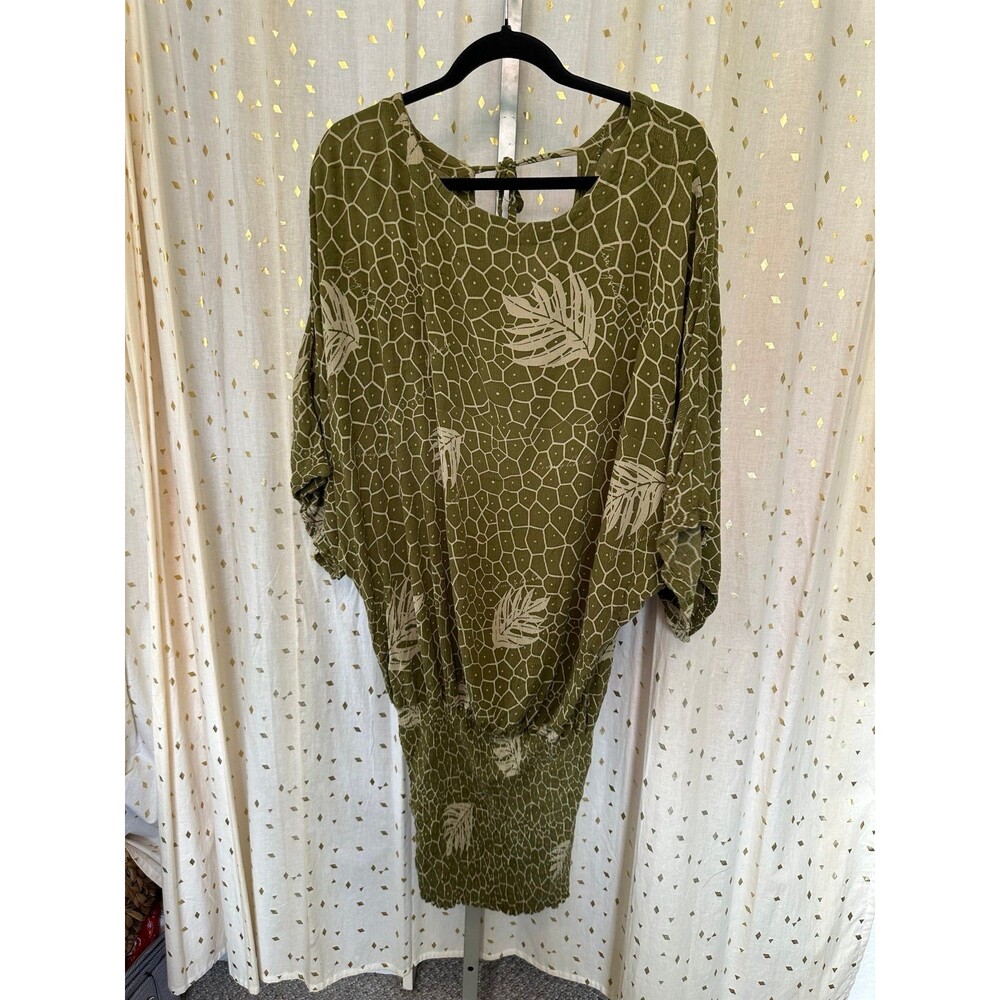Living Hula Hawaiian Bodycon Smocked Hips Oversized Ulu Print Mikela Dress S/M